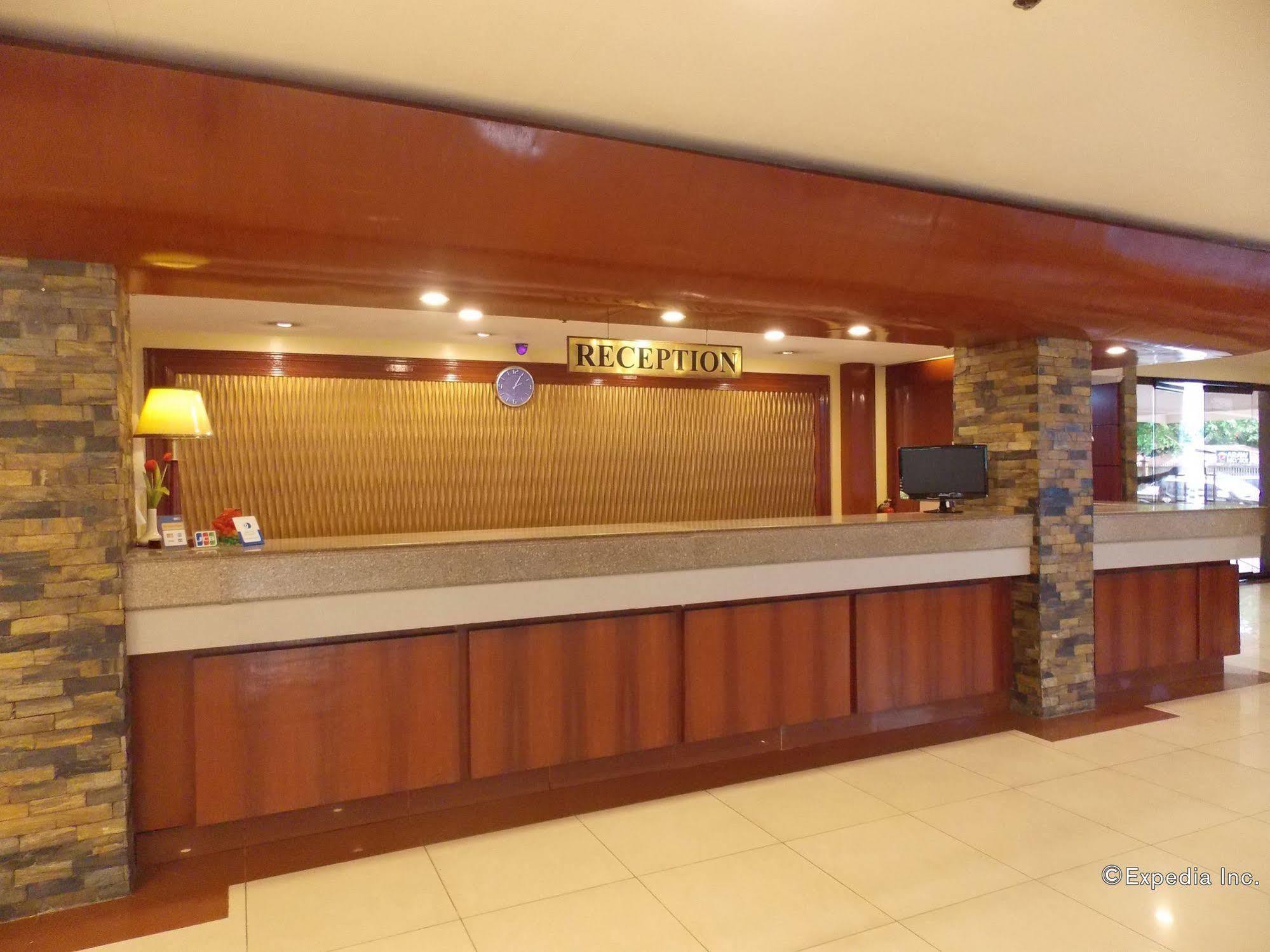 Grand Regal Hotel 바콜로드 외부 사진
