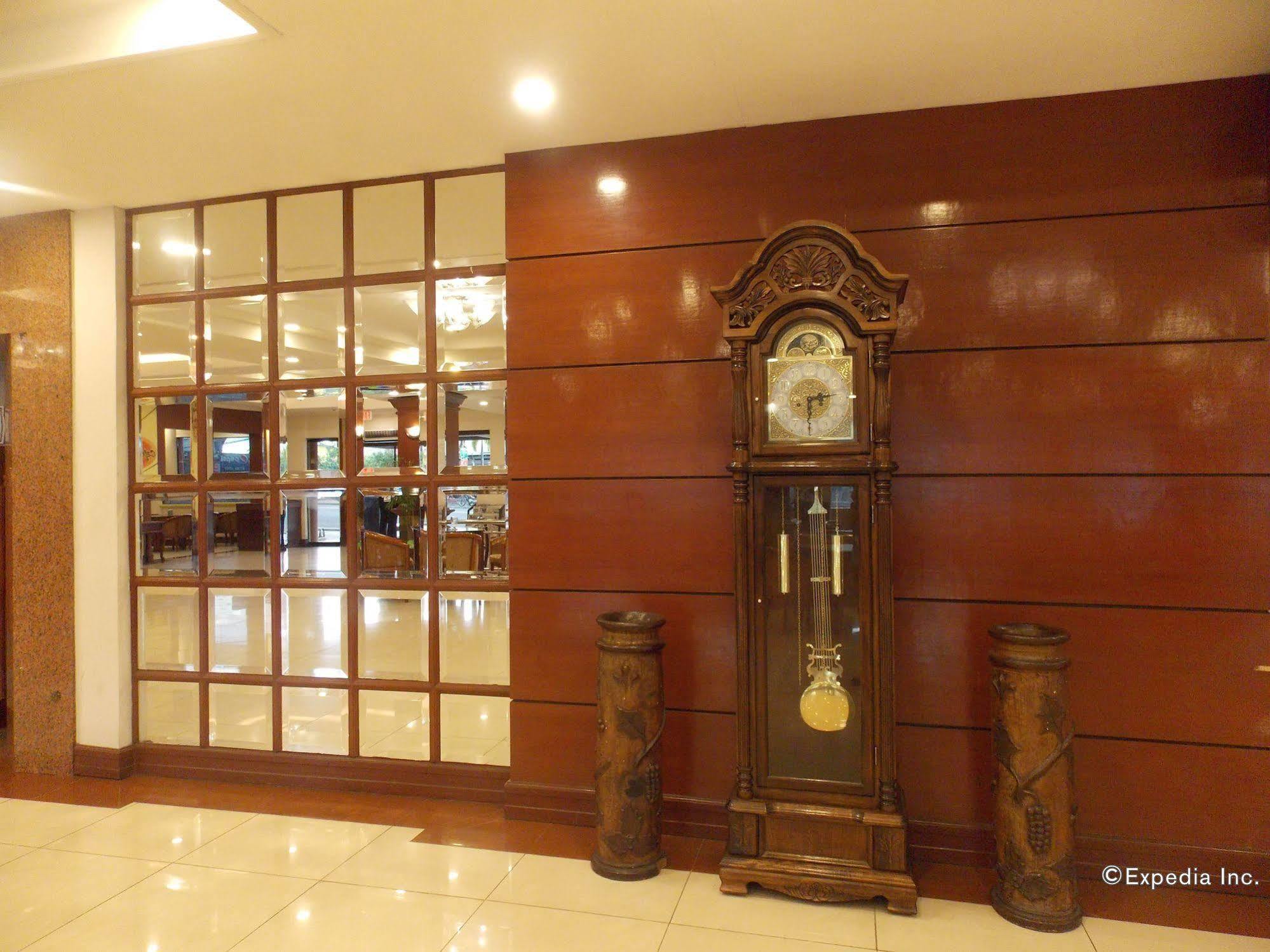 Grand Regal Hotel 바콜로드 외부 사진