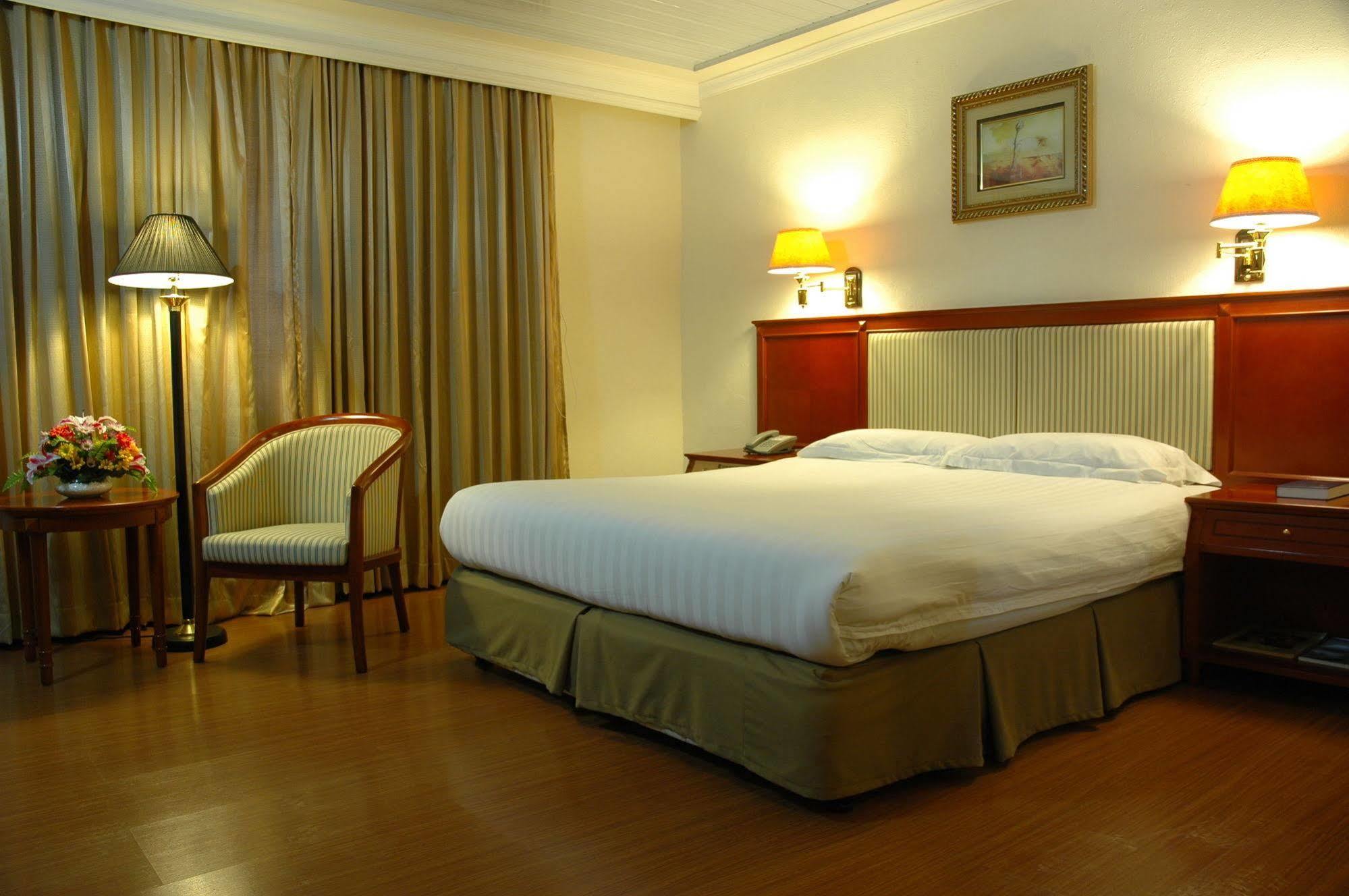 Grand Regal Hotel 바콜로드 외부 사진