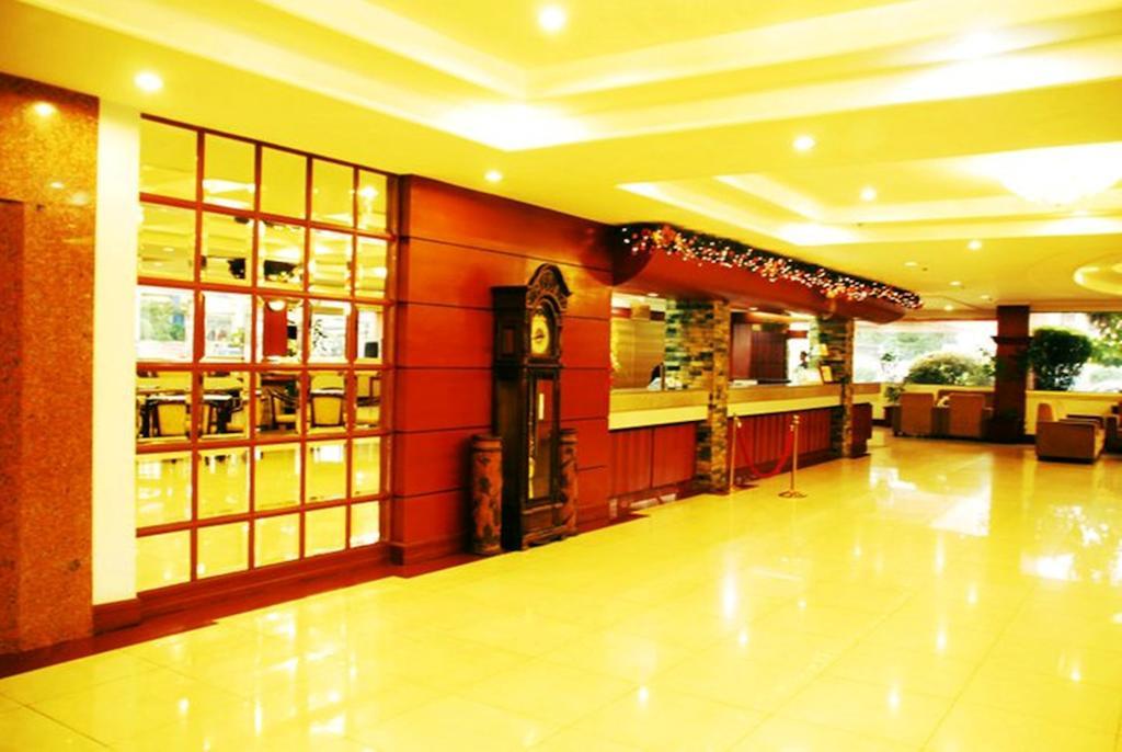 Grand Regal Hotel 바콜로드 외부 사진